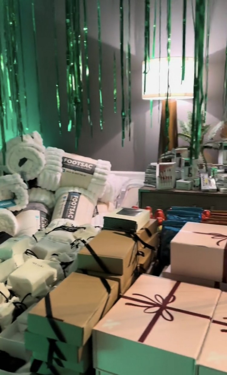 走进老鹰WAG的全绿色EAGALS圣诞派对