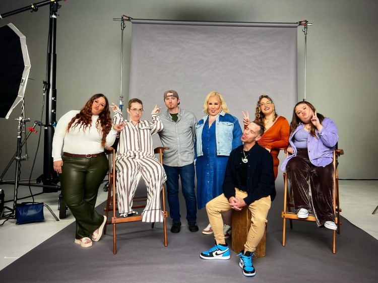 妈妈琼香农带着已故女儿安娜山雀卡德威尔的骨灰前往迪士尼世界进行家庭旅行