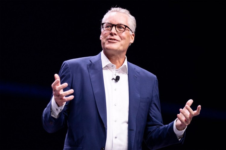 说谎的乔治桑托斯咆哮达美航空的经历声称航空公司运送无证移民