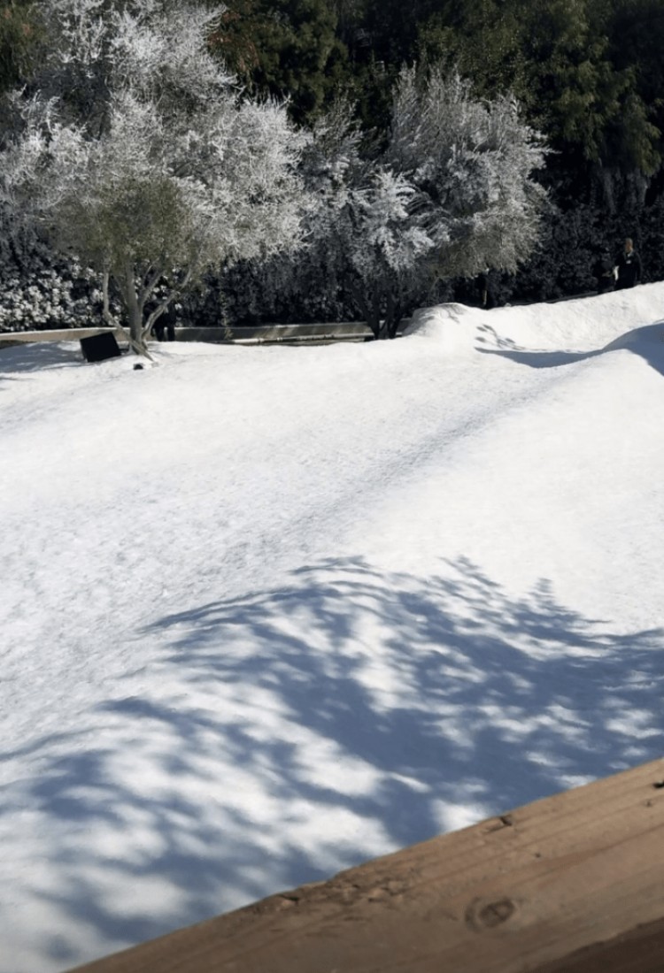 卡戴珊詹纳家族的圣诞派对雪橇明星和颂歌