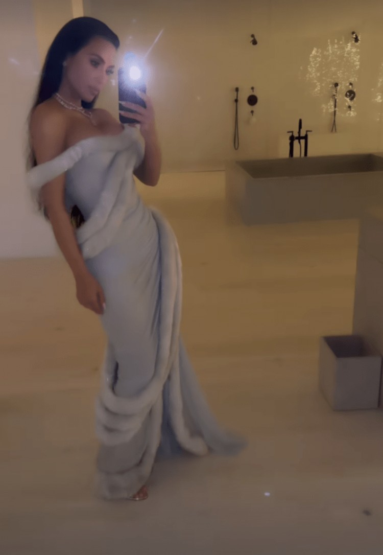 贝森尼弗兰克尔BETHENNYFRANKEL嘲笑金卡戴珊KIMKARDASHIAN的圣诞装饰品这是你最好的作品