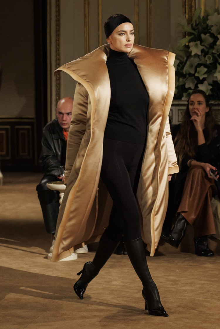 金卡戴珊KIMKARDASHIAN和LADYGAGA一致认为是时候开始穿高跟鞋了