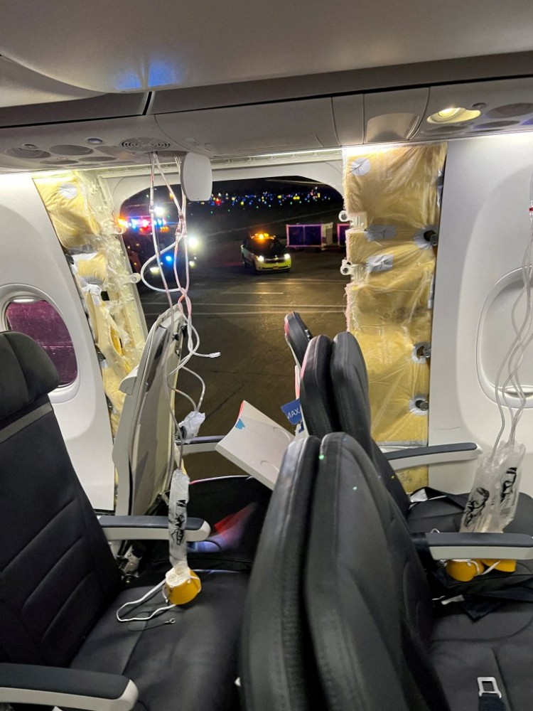 空中井喷后阿拉斯加航空取消了截至周六的波音737MAX9航班