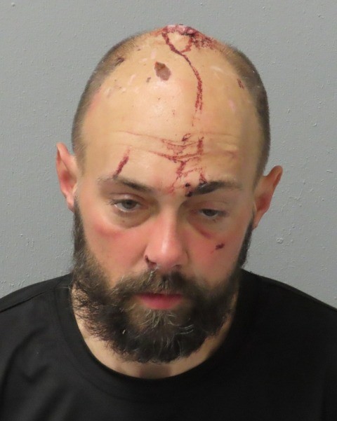 星巴克咖啡师因制服两名劫匪而遭手枪鞭打而被解雇