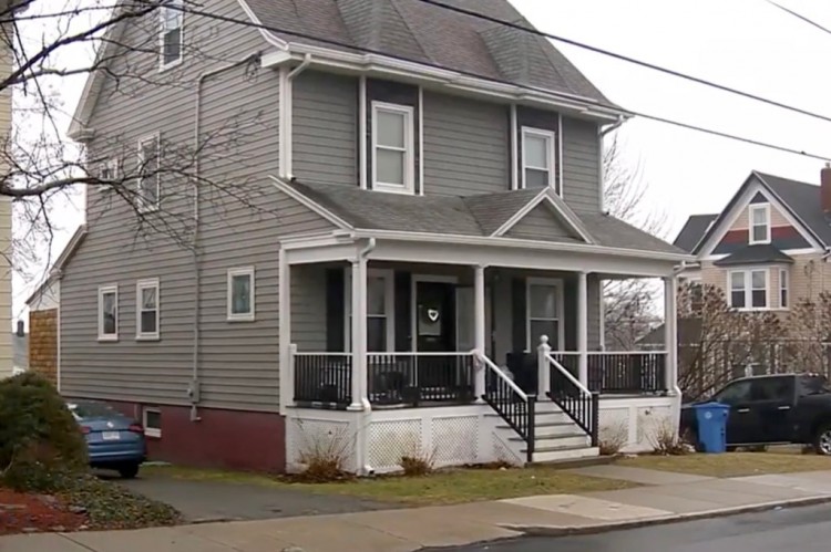 因强奸儿童而入狱的中尉家中发生紧急情况后幼儿死亡